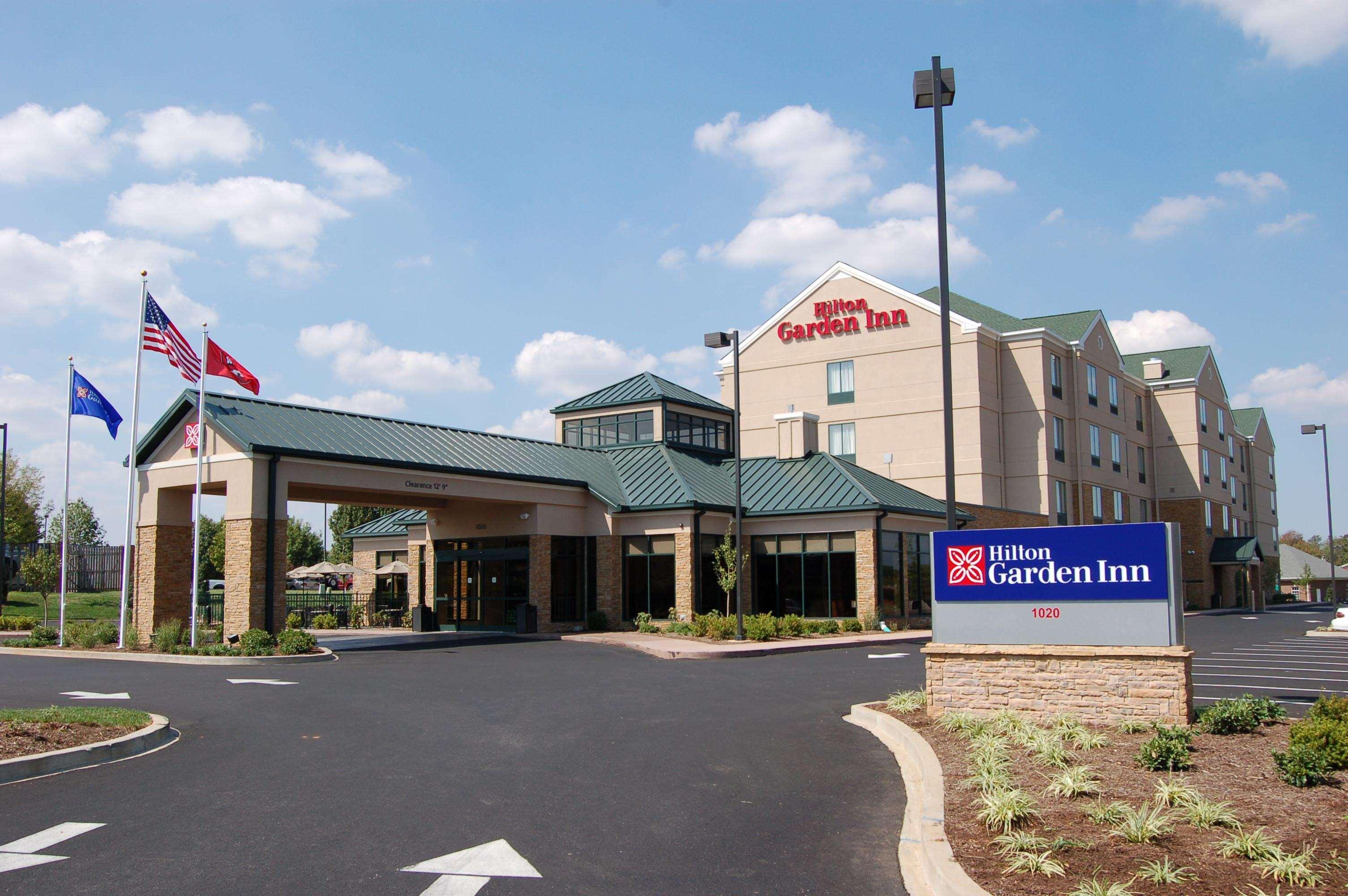 Hilton Garden Bowling 3*