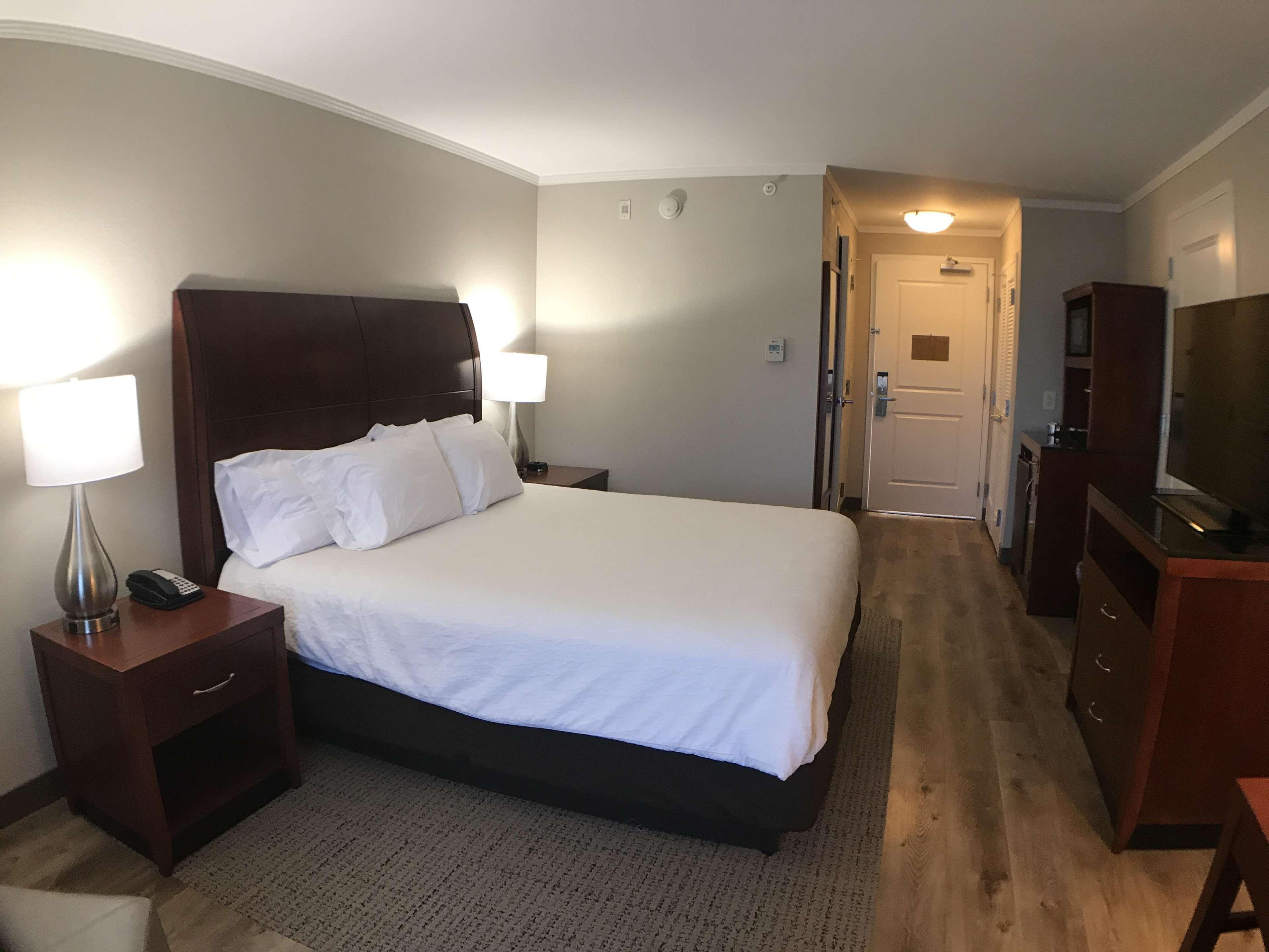 Hilton Garden Bowling Hotel 3*