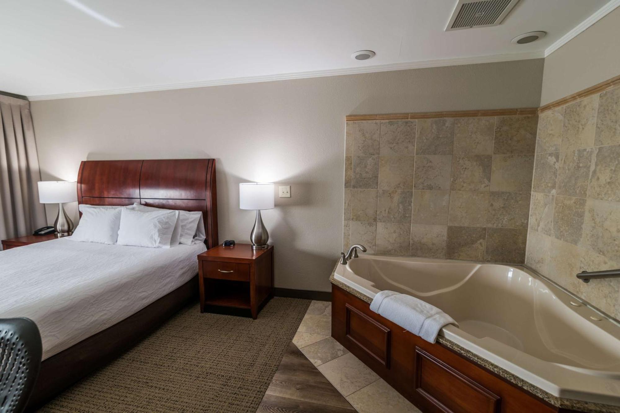 Hilton Garden Bowling Hotel 3*