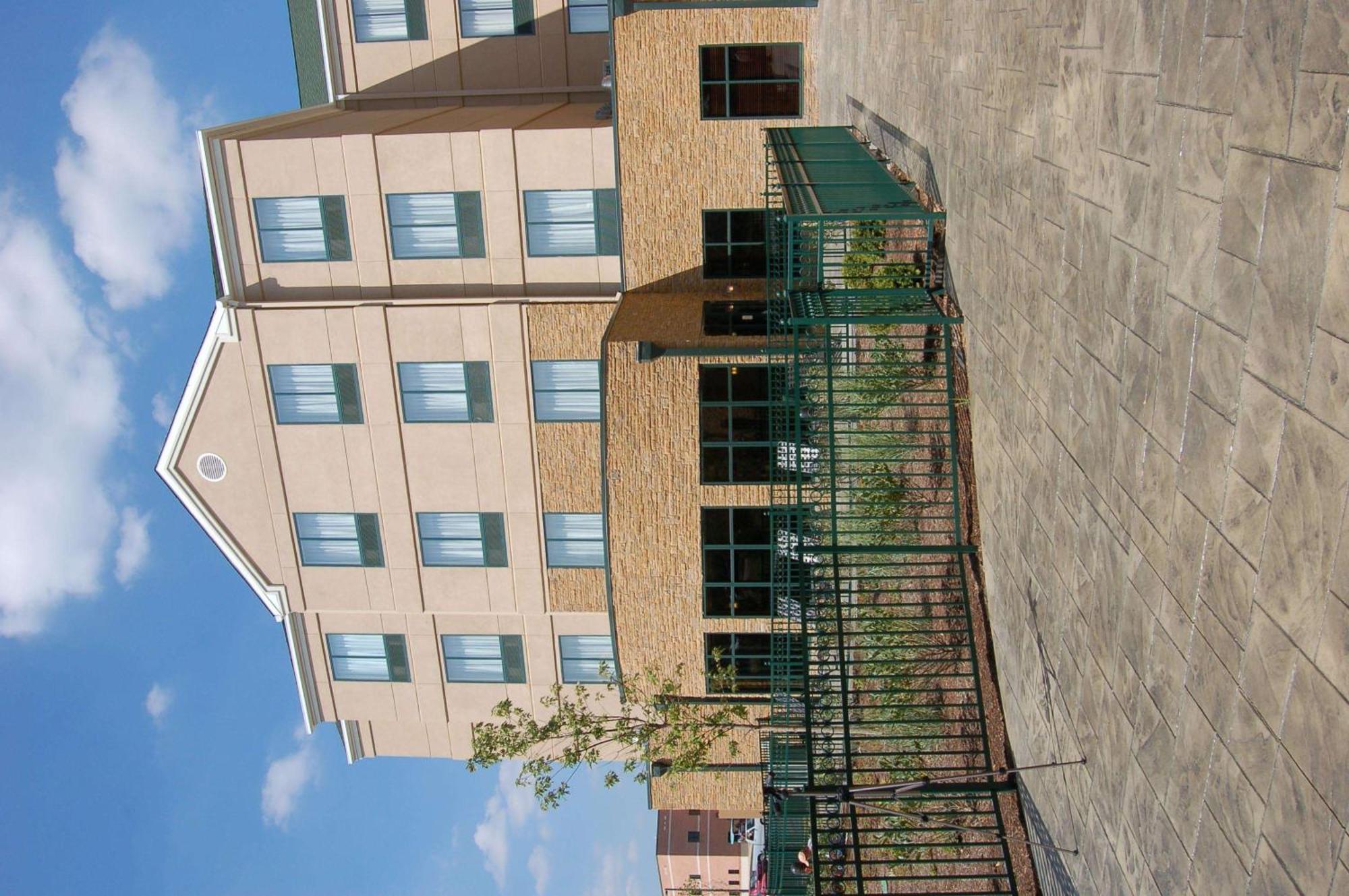 Hilton Garden Bowling 3*